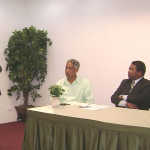 Mesa principal de la actividad, de izquierda a derecha Leonardo Valverde, Alfredo Matías, Genaro Rodríguez y Juan Castillo