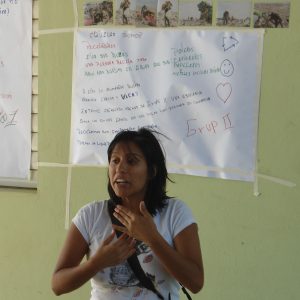 La facilitadora del taller Paloma Roldán Ruíz de nacionalidad peruana.