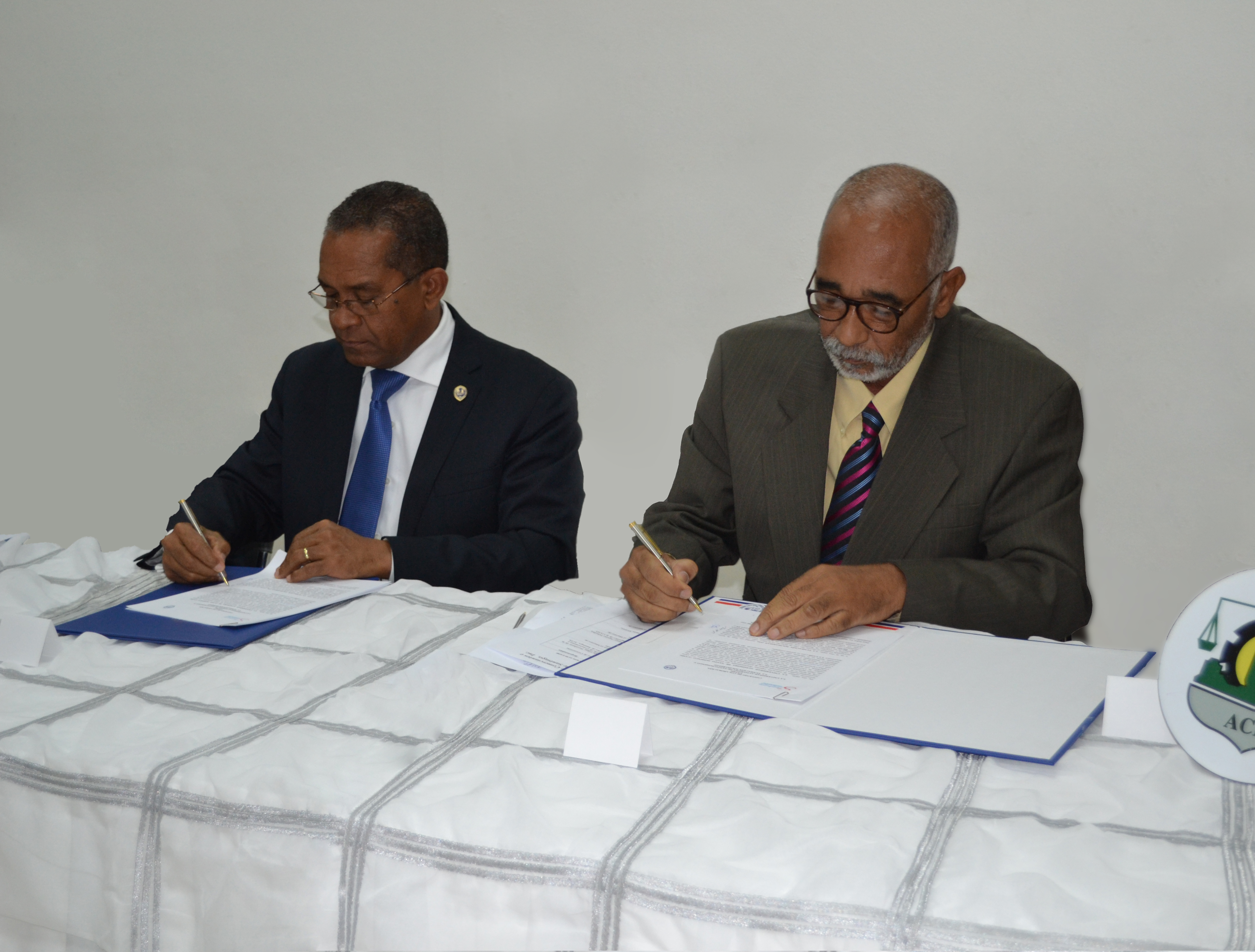 Fundación Solidaridad y la UASD  firman convenio de colaboración