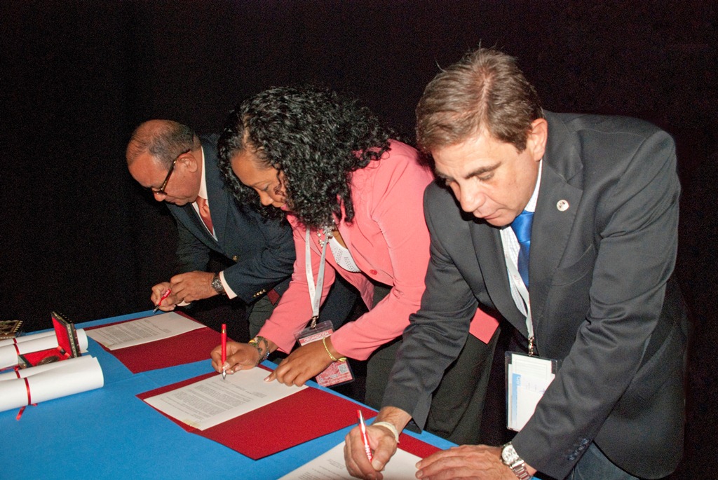 Entidades dominicanas firman convenio de colaboración con la Unión Iberoamericana de Municipalistas.