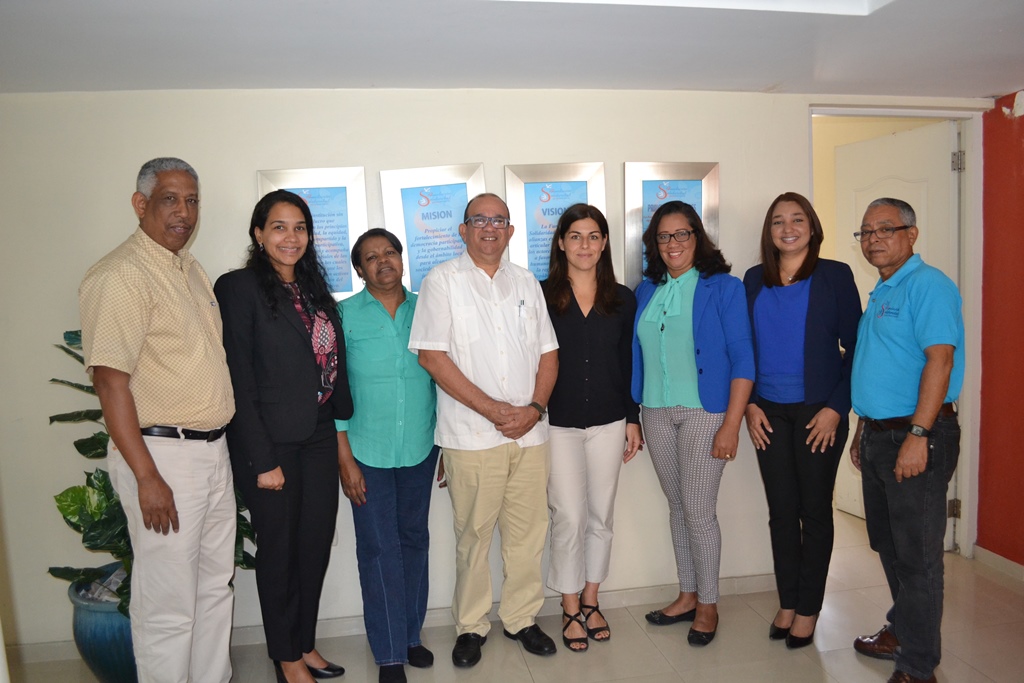 Representantes del Viceministerio de Cooperación Internacional visitan proyecto en el Barrio Santa Lucía, Santiago de los Caballeros
