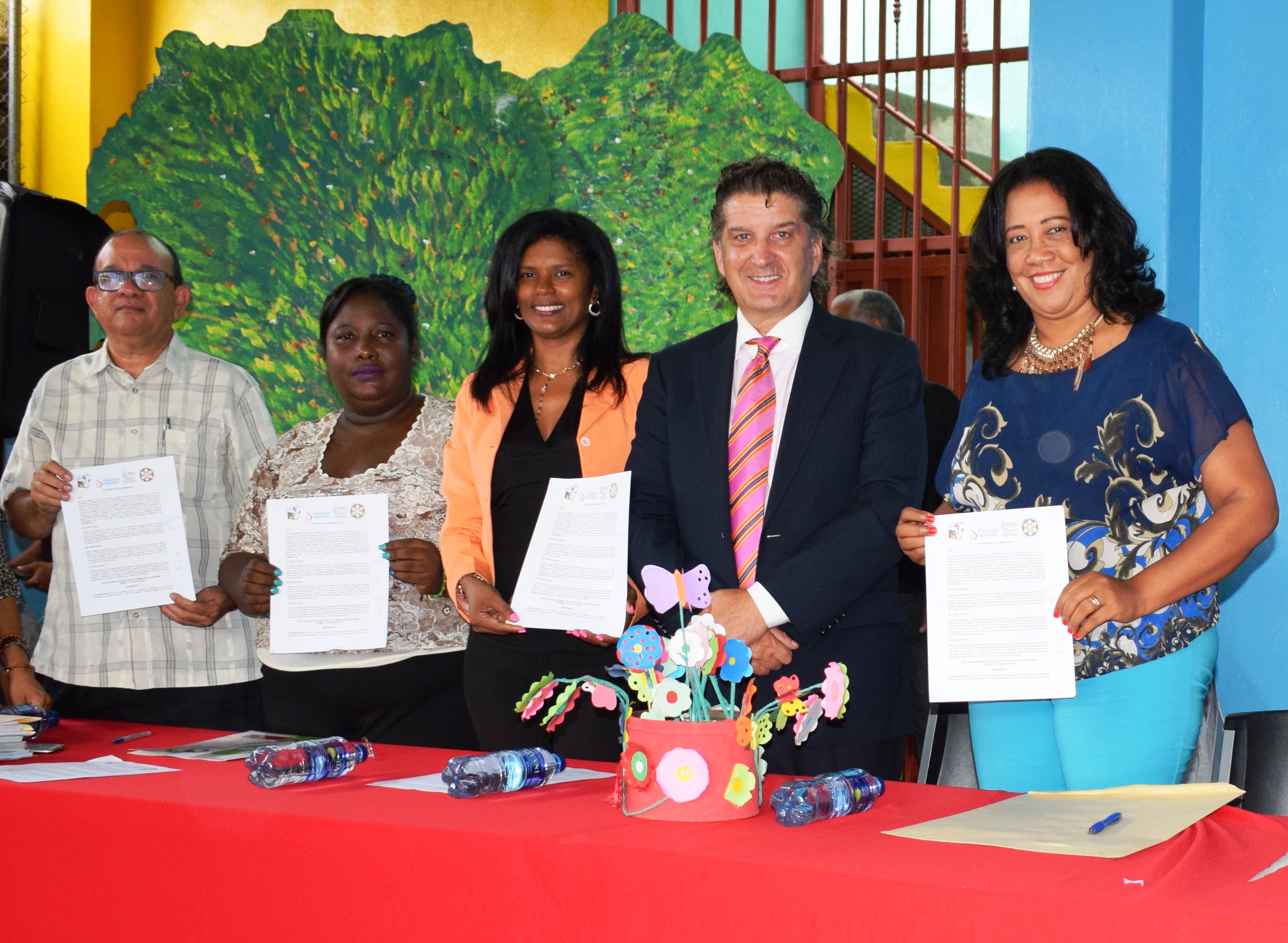 Instituciones acuerdan trabajar unidas en favor del desarrollo integral del Barrio Santa Lucía