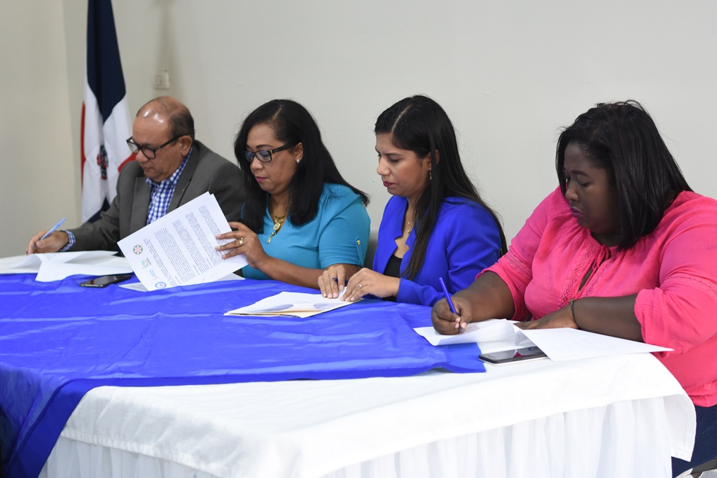 Firman convenio para promover proyectos educativos que propicien la inclusión social