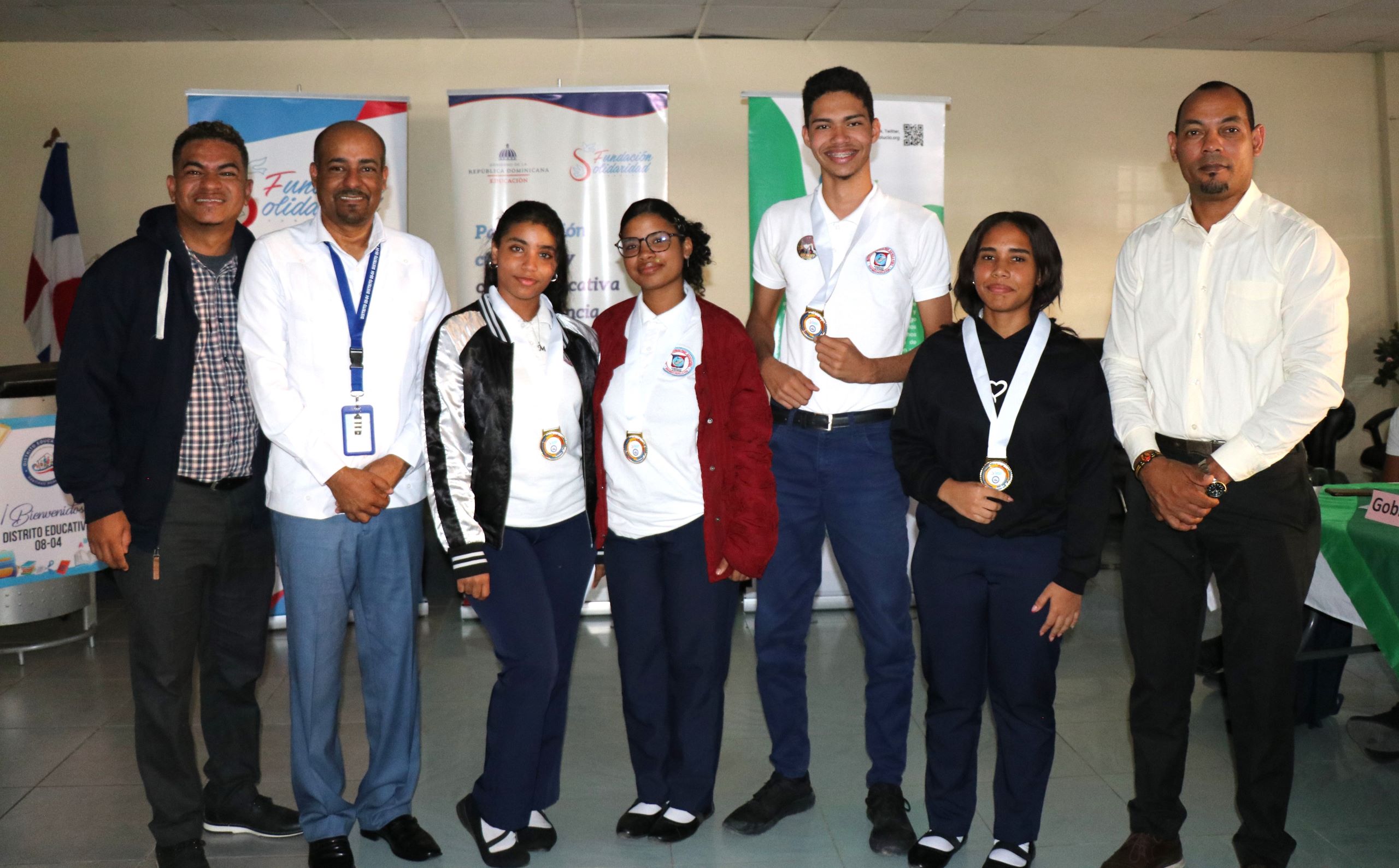 Estudiantes de Santiago analizan la gestión municipal en debate académico